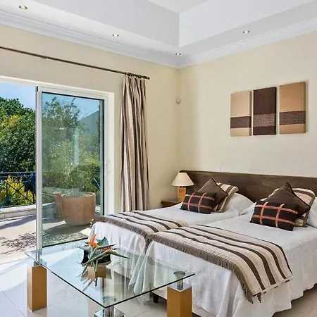 וילה Sleeps 8 Pool Air Con Wifi ואלה דה לובו