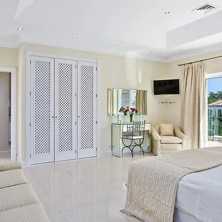 Sleeps 8 Pool Air Con Wifi וילה *