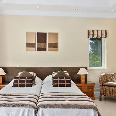 Villa Sleeps 8 Pool Air Con Wifi Vale do Lobo